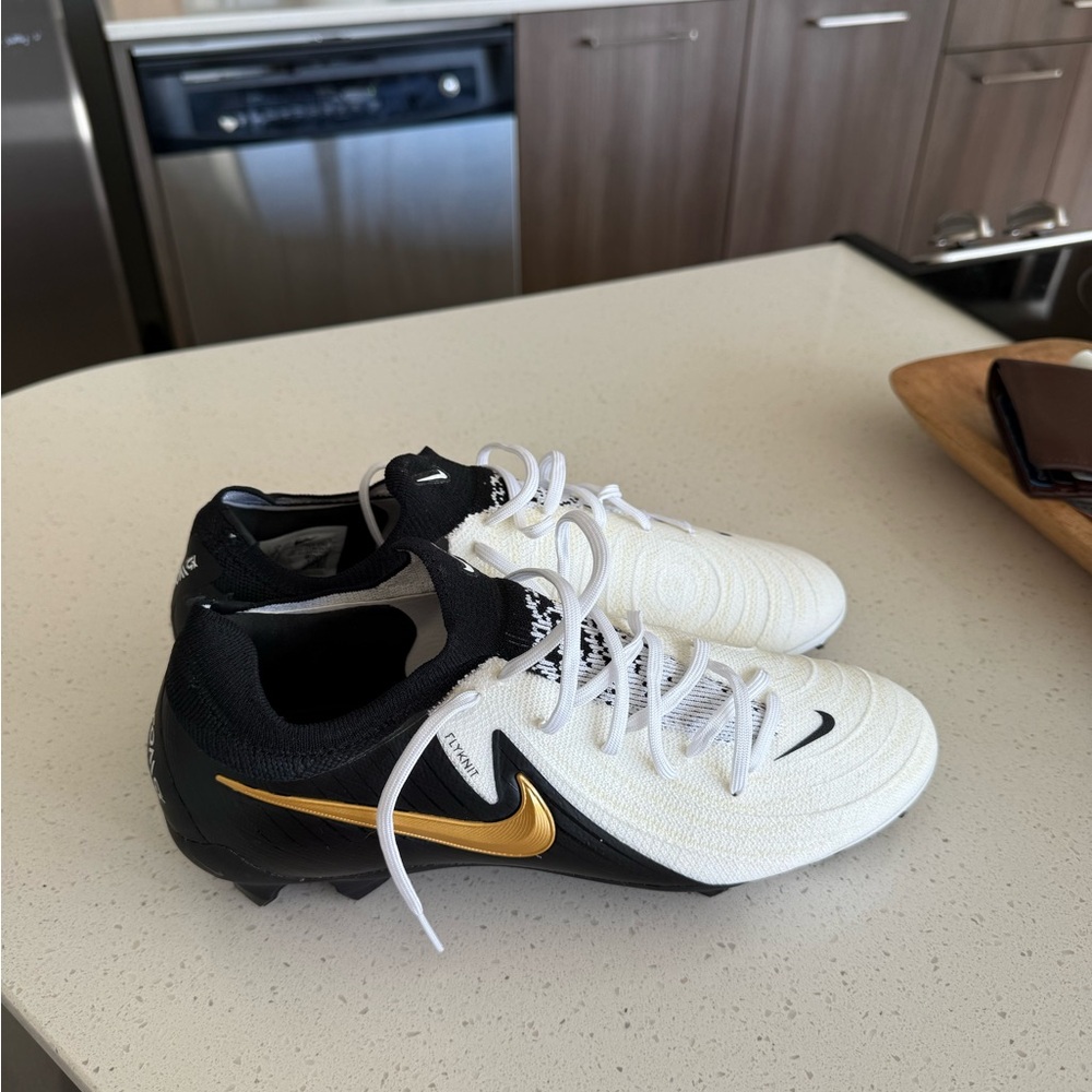 NEVER WORN Nike Phantom GX 2 Elite Unisex Cleats